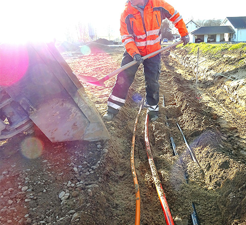 Arbeiter beim Kabelbau